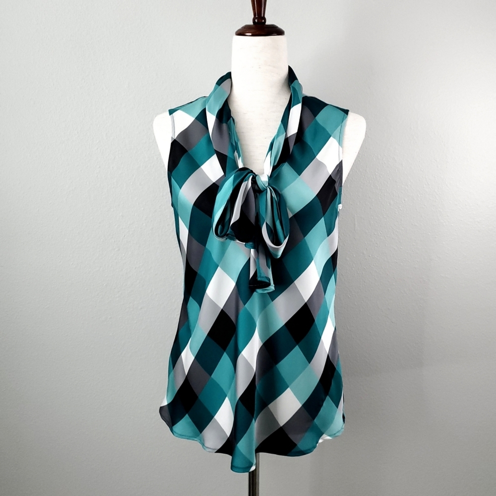 Nine West Sleeveless Silky Blue Black & White Patterned Top, Size Medium